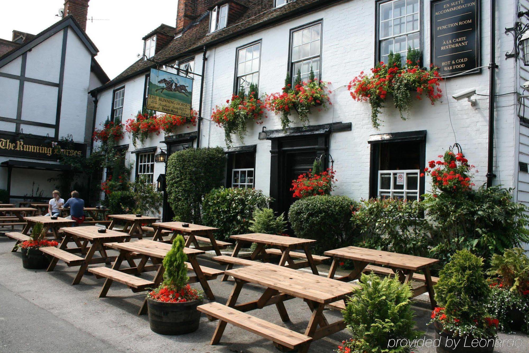 The Running Horses Hotel Mickleham Ristorante foto